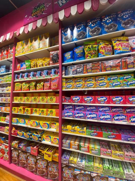 Candy Store Aesthetic, Candy Shop Aesthetic, 1990s Candy, Candy Store Design, Candy Store Display, Candy Stores, Candy Room, Candy Shops, American Candy