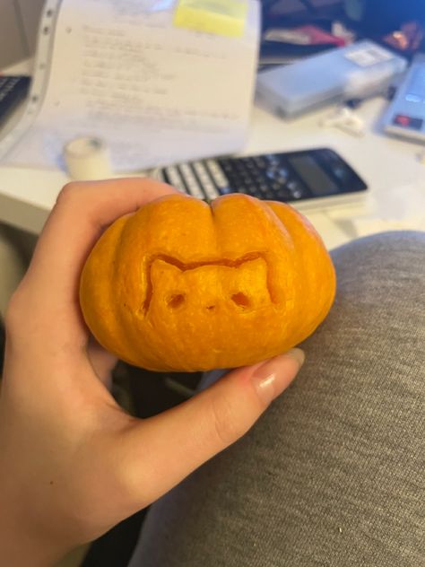 Cute Matching Pumpkin Carving Ideas, Pumpkin Carving Ideas Silly, Punkin Idea, Stardew Valley Pumpkin Carving, Mini Pumpkin Carving, Small Pumpkin Carving, Pumpkin Carving Cat, Pumpkin Cat, Halloween Pumpkin Ideas