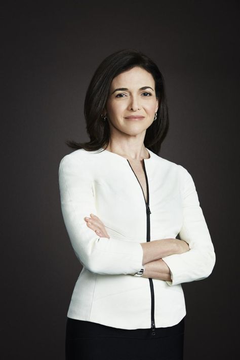 Sheryl Sandberg Sheryl Sandberg Style, Corporate Headshot Poses, Business Headshots Women, Business Portraits Woman, Professional Headshots Women, Business Portrait Photography, Sheryl Sandberg, Corporate Women, Headshots Women