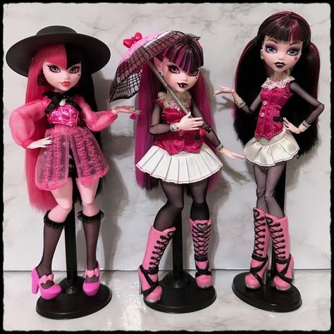 G1 Draculaura Doll, Monster High Dolls Gen 3, Gen 1 Draculaura, Monster High Gen 1 Dolls, Gen 3 Draculaura Doll, Draculaura Doll Aesthetic, Gen 3 Monster High, New Draculaura Doll, Draculora Cosplay