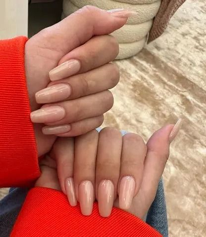 Selena Gomez Nails, America Ferrera, Nail Looks, Fall Nail Trends, Gel Couture, Essie Gel, Pink Polish, Sandra Oh, Natalia Vodianova