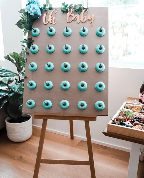 Donut Baby Shower Ideas, Donut Baby Sprinkle, Baby Boy Sprinkle, Sprinkle Shower, Bee Baby Shower Theme, Chic Baby Shower, Sprinkle Baby Shower, Donut Wall, Shabby Chic Baby Shower