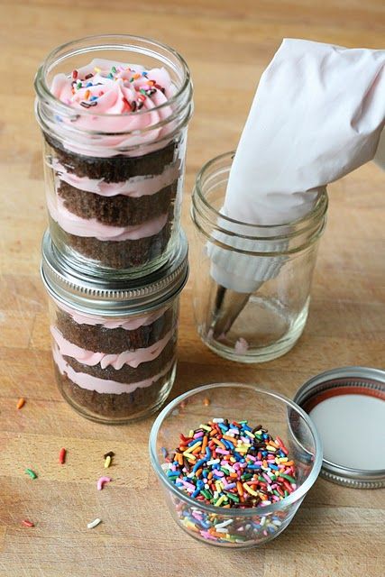 yummy cupcakes Cupcake Jars, Jar Cupcakes, Mason Jar Cupcakes, Cupcakes In A Jar, Jar Cakes, Idea Cake, Mason Jar Desserts, Cupcake In A Jar, Desert Ideas