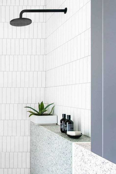 All The Trends We Predicted and Loved This Year (& Where We Stand on Them Now) Drømme Bad, Shower Alcove, Tiled Bathroom, Bilik Air, Bad Inspiration, Shower Niche, Ideas Hogar, Simple Bathroom, Bathroom Renos