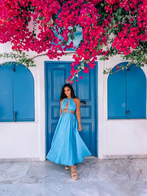 Santorini Photoshoot Ideas, Poses In Greece, Santorini Greece Photoshoot, Paros Greece Photo Ideas, Greece Photoshoot Ideas, Mykonos Photoshoot, Mykonos Photo Ideas, Santorini Photo Ideas, Greek Photoshoot