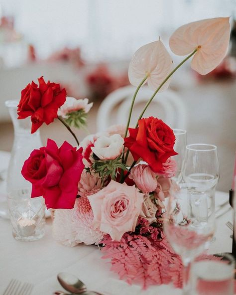 Dany Craig (@piaandjade) • Instagram photos and videos Pink Wedding Colors, Red And White Weddings, White Bridal Bouquet, Pink Wedding Flowers, Bouquet Arrangements, Floral Arrangements Wedding, Wedding Mood Board, Bridesmaid Flowers, London Wedding