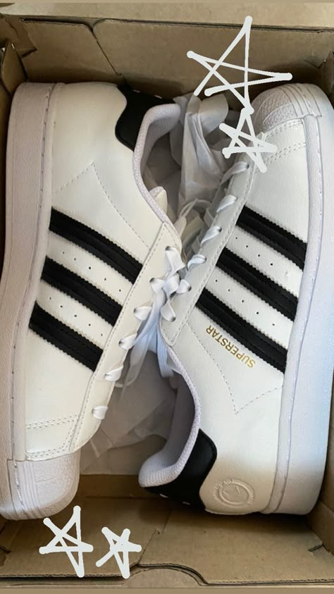 Adidas superstars white with black striped White And Black Addis Shoes, White Superstars Outfit, Adidas Superstar Aesthetic, White Superstars, White Adidas Shoes, Adidas Superstar Outfit, Sneakers Adidas Superstar, Superstar Outfit, Adidas Superstar Black