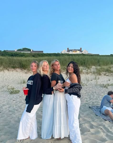 New Jersey Summer Aesthetic, Nantucket Outfit Summer, Nantucket Outfit, Rhode Island Summer, Avalon New Jersey, Weekend Ootd, Dewey Beach, England Summer, Hamptons Summer