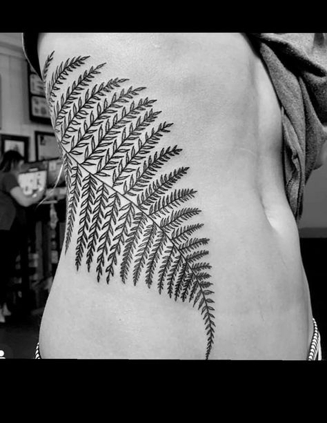 Fern Rib Tattoo, Side Tat, Seattle Tattoo, Fern Tattoo, Stomach Tattoos, Rib Tattoo, Armband Tattoo, Tattoo Ideas Design, Post Apocalyptic