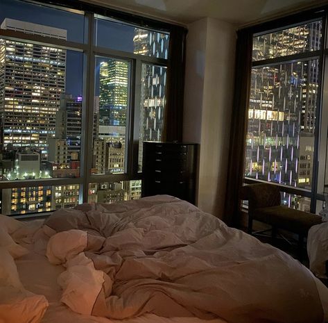 Pretty New York Apartments, Bedroom Overlooking City, Penthouse Room Aesthetic, Night City Bedroom, Nyc Hotel Room Aesthetic, New York City Apartment Bedroom, City Apartment At Night, City Window Aesthetic, City Bedroom Aesthetic