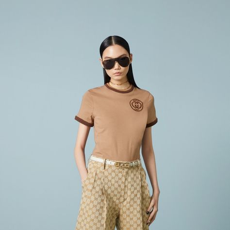 Shop the Cotton jersey T-shirt with Gucci embroidery in beige at GUCCI.COM. Enjoy Free Shipping and Complimentary Gift Wrapping. Gucci Tshirt Outfit Women, Gucci Embroidery, Gucci Tshirt, Tshirt Outfit, Women's Sweatshirts, Outfit Women, Dark Beige, Tshirt Outfits, Beauty Items