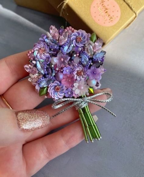 Different Types Of Beads, Pins Design, Types Of Beads, Embroidered Brooches, Seed Bead Art, Beaded Brooches, Hand Beaded Embroidery, Fabric Flower Brooch, Diy Embroidery Designs