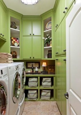 Laundry Room Design Ideas-07-1 Kindesign Bright Laundry Room, Laundry Room Design Ideas, Perfect Laundry Room, Traditional Laundry Room, Utility Room Designs, Blue Laundry Rooms, Green Laundry, Modern Laundry, Stylish Laundry Room