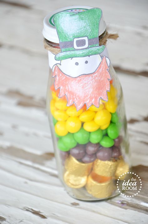 Cute Leprechaun-drink 10  from theidearoom.net Leprechaun Drink, Leprechaun Gift, Bottle Covers, Idea Room, Saint Patties, Soda Bottle, Soda Bottles, Paddys Day, Bottle Cover