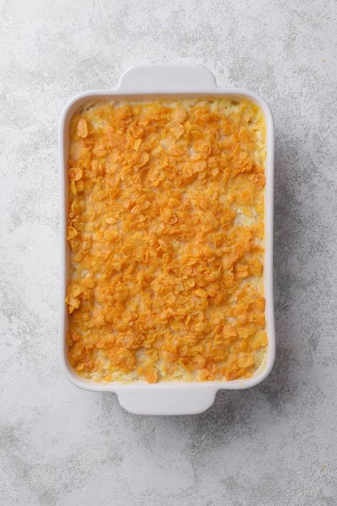 Quick and Easy Hashbrown Casserole Topped With Corn Flakes Recipes Using Corn Flakes, Cheddars Broccoli Cheese Casserole, Easy Hashbrown Casserole, Cornflake Recipes, Easy Delicious Casseroles, Chicken Hashbrown Casserole, Broccoli Cheddar Casserole, Hashbrown Casserole Easy, Ham Breakfast Casserole