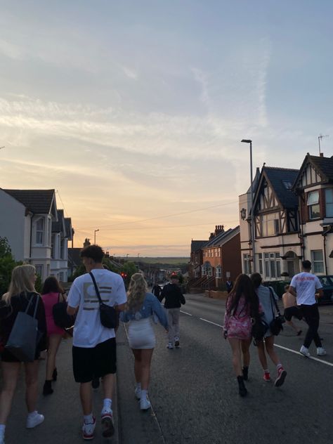 British Life Aesthetic, Summer Teen Aesthetic, British Teenager Aesthetic, Summer In Uk, Teenage Summer Aesthetic, Teen Summer Aesthetic, British School Aesthetic, British Summer Aesthetic, Uk Vibes