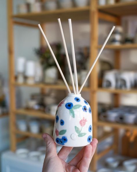 Drumroll… 🥁 all of the diffuser patterns have now been fired and photographed. The latest to the addition = 🫐💙 So tell me, which is your favourite now? 👀 Available from 9pm tonight 🎉 Reed Diffuser Bottle, Summer Pieces, Traditional Pottery, Diffuser Bottle, Wheel Thrown Pottery, Ceramic Gifts, Ceramic Pots, Beautiful Centerpieces, Pottery Wheel