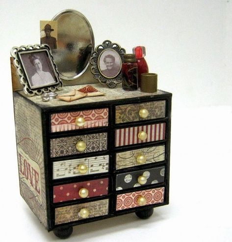 Folding Dollhouse, Matchbox Crafts, Miniature Foods, Dollhouse Tutorials, Altered Art Projects, Matchbox Art, Match Box, Altered Boxes, Craft Room Storage