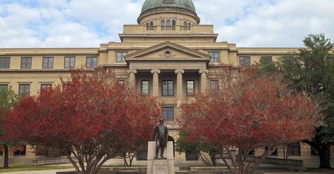 A&m College Station, Gig Em Aggies, College Vision Board, College Station Texas, Places To Live, Dream College, Texas A M University, Texas City, Dream School