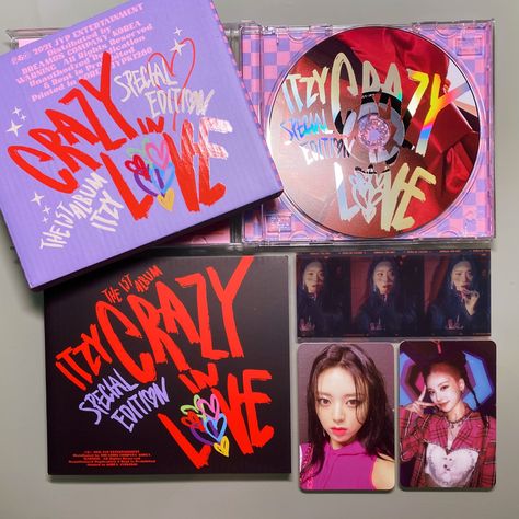 Itzy Album Unboxing, Itzy Album Aesthetic, Albums Shelf, Kpop Albums Shelf, Kpop Unboxing, Itzy Crazy In Love, Album Kpop, Kpop Albums, Kpop Album