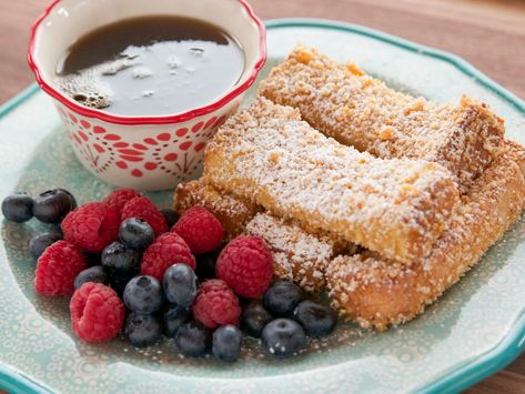 Pioneer Woman French Toast, Pioneer Woman Freezer, Crunchy French Toast, French Toast Sticks Recipe, Freezer Recipes, French Toast Sticks, Food On Sticks, Pioneer Woman Recipes, Freezer Meal