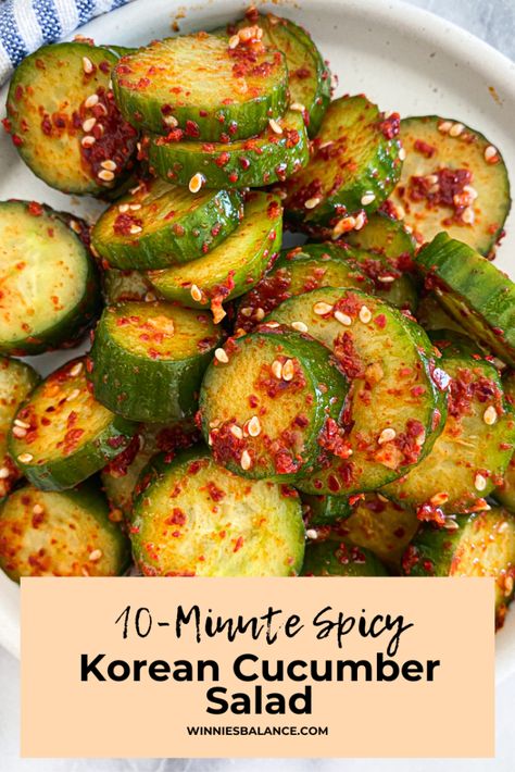 Korean Cucumber Side Dish, Cucumber Vinegar, Salad Korean, Koreansk Mad, Quick Kimchi, Korean Cucumber Salad, Salad Art, Korean Food Recipes, Appetizer Cups