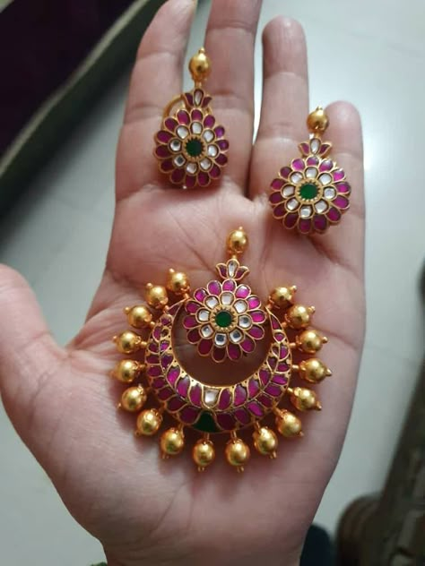 Ruby Pendent Designs Gold, Ruby Necklace Designs, Choker Necklace Designs, Gold Jewelry Simple Necklace, Beautiful Gold Necklaces, Bridal Diamond Jewellery, Gold Jewelry Stores, Indian Jewellery Design Earrings, Antique Jewelry Indian