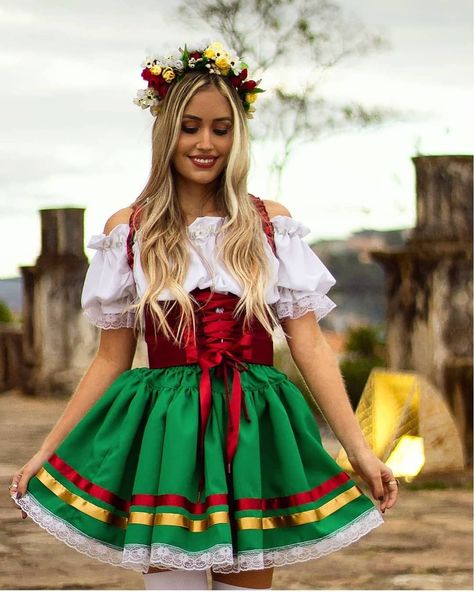 fantasia alemã Oktoberfest #fantasialemã #Oktoberfest #festacarnaval #fantasia #fantasiadivertidas Circus Costume Diy, German Beer Girl, Beer Maid, Oktoberfest Woman, Spring Spa, Beer Girl, Oktoberfest Beer, Circus Costume, Costume Designer