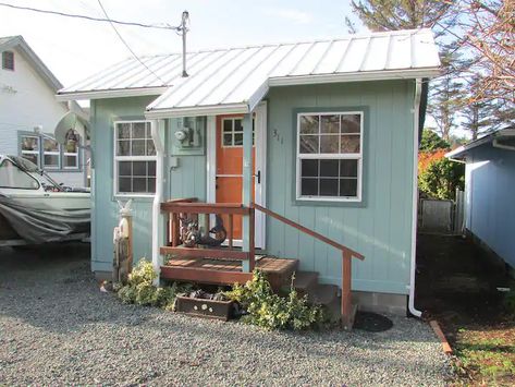 Tiny House with a dynomite back yard & firepit! - Cottages for Rent in Rockaway Beach, Oregon, United States Tiny House Beach, Beach Shack Interior, Tiny Beach Cottage, Rockaway Beach Oregon, Beach Tiny House, Tiny Beach House, Rockaway Beach, House Beach, Beach Shack