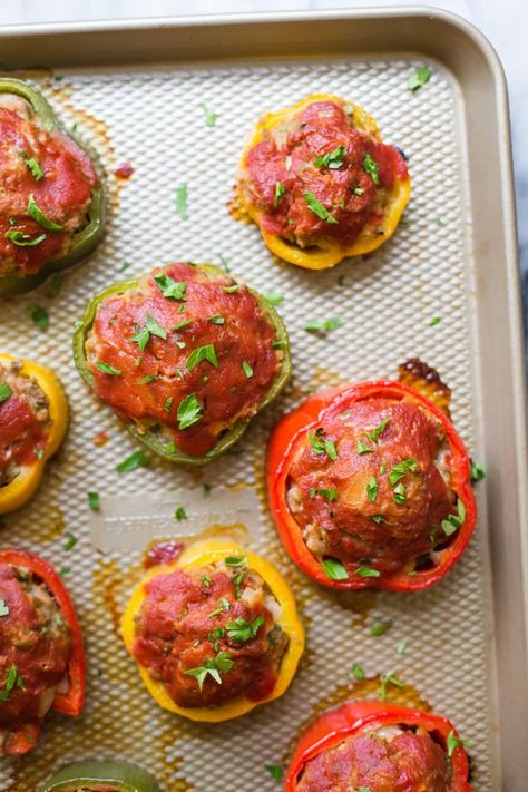 Bell Pepper Mini Meatloaf- these little turkey meatloaf are easy to throw together and a fun, healthy dinner that the whole family will enjoy!