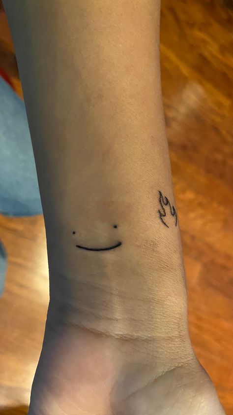 Sapnap Tattoo Ideas, Dreamsmp Tattoo Ideas, Dream Team Tattoo, Dreamsmp Tattoo, Mcyt Tattoo, Dsmp Tattoo, Lovejoy Tattoo, Minecraft Tattoo Ideas, Minecraft Tattoo