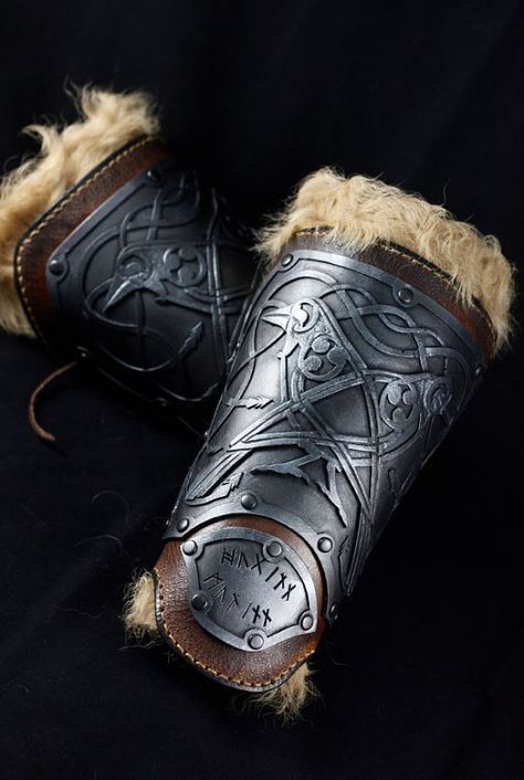 Nordic Armor, Escudo Viking, Costume Viking, Viking Cosplay, Viking Armor, Odin's Ravens, Leather Bracers, Viking Costume, Leather Armor