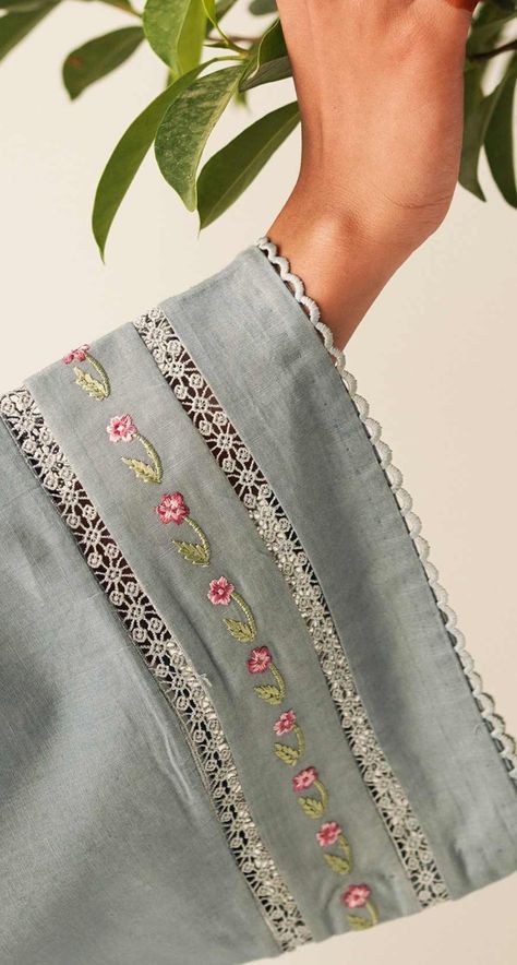 Kurta Sleeves Design With Lace, Printed Suit Sleeves Design, Desi Sleeves Design, Pakistani Kurta Sleeves Design, Kamiz Hand Design, Salwar Lace Designs, Hand Embroidery On Neckline, Kamiz Design With Lace, New Hand Embroidery Designs For Kurti