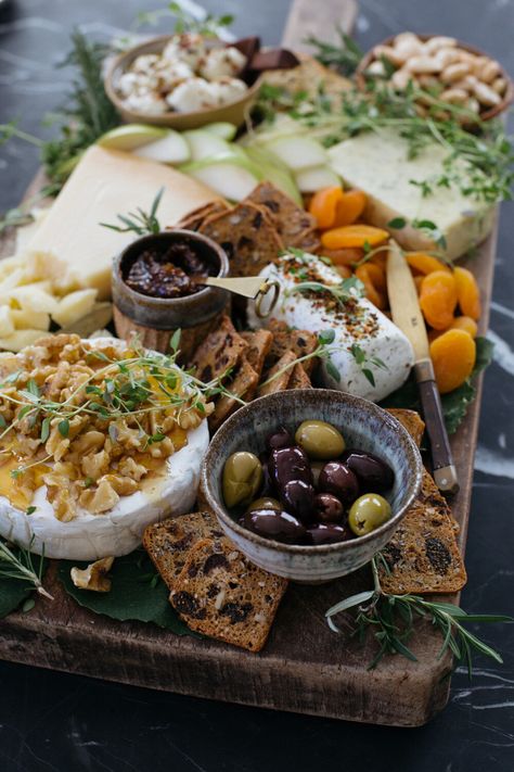 Cheese Platter For Two, Cheeseboards Ideas, Food Styling Ideas, Cheese Platter Ideas, Heather Bullard, Antipasti Platter, Perfect Cheese Board, Platter Ideas, Antipasto Platter