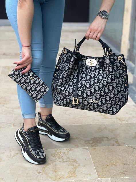 Bag And Shoes Set, Gucci Men Shoes Sneakers, Casual Shoes Women Sneakers, Christian Dior Shoes, Gucci Men Shoes, تصميم داخلي فاخر, Sacs Design, Adidas Shoes Women, Fashion Shoes Sneakers