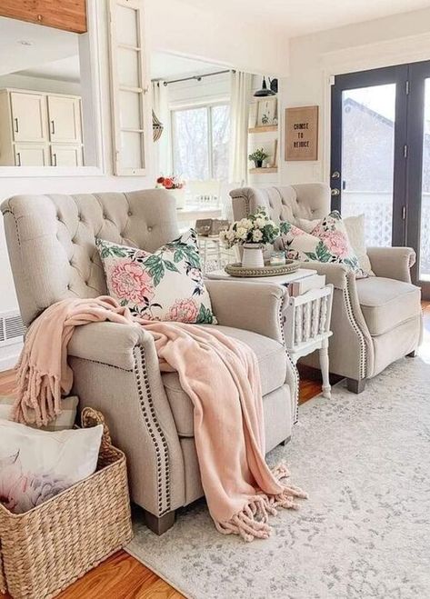 French Cottage Interiors Living Room, Romantic Cottage Living Room, Spring Living Room Decorating Ideas 2023, Living Room Spring Decor Ideas, Small French Country Living Room, Spring Living Room Decor 2023, Feminine Sitting Room, Country Romance Decor Home Living Room, Cozy Feminine Living Room