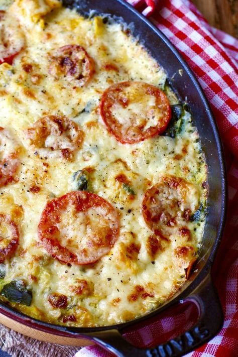 This Zucchini Tomato Gratin is one of my favorite summer dishes. It is really easy to make, and is a great way to use up all of your summer squash bounty. Tomato Gratin Recipe, Tomato Gratin, Tomato Dishes, Zucchini Tomato, Summer Dishes, Squash Recipes, Summer Squash, Tomato Recipes, Zucchini Recipes