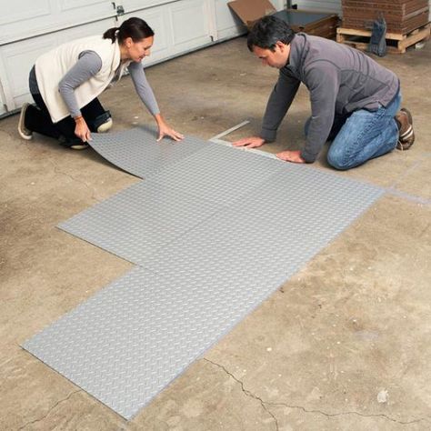 Inexpensive Garage Floor Ideas, Cheap Garage Floor Ideas, Garage Floor Ideas, Garage Flooring Ideas, Garage Flooring Options, Garage Woodshop, Plastic Tiles, Evergreen Landscape, Garage Tile