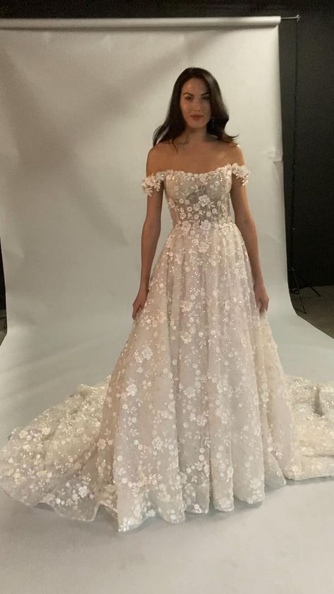 Gowns Aesthetic, Eve Of Milady, Prom Elegant, Gowns Elegant, Pretty Wedding Dresses, Cute Wedding Dress, Dream Wedding Ideas Dresses, Gowns Prom, Gowns Wedding