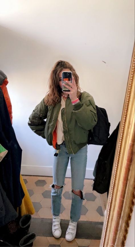 How To Style Olive Green Jacket, Olive Green Jacket Outfit, Bomer Jacket, Green Jacket Outfit, Jacket Outfit Women, University Outfit, Wardrobe Capsule, Shannen Doherty, Classy Work Outfits