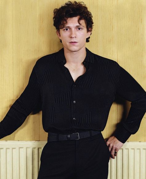 Tom Holland Modeling, Tom Holland Marvel, Tom Holland In Suit, Tom Holland 2023, Tom Holland Suit, Tom Holland Fashion, Tom Holland Photoshoot, Tom Holland Style, Tom Holland Gq