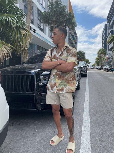 Beach Fit For Men, Streetwear Beach Outfit Men, Mens Fashion Vacation, Men’s Trendy Summer Outfits, Ibiza Mens Fashion, Mens Vacation Dinner Outfits, Men On Vacation Mens Fashion, Yeezy Slides Outfit For Men Summer, Men’s Vacation Fits