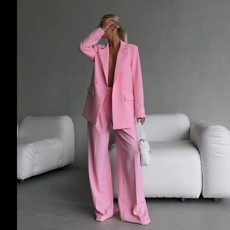 🌸✨🌸 #suits #fashionstyle #styleinspiration #stylish #pink #outfitoftheday #lookoftheday #justfashiondna #fashion #fashiongram #style #love… | Instagram Vogue Pink, Chanel Vogue, Barbiecore Outfit, Layout Aesthetic, Curated Outfit, Travel Luxury, Aesthetic Autumn, Fashion Drawing Dresses, Dressy Fashion