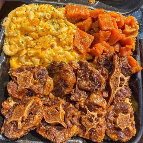 Southern Oxtails Soul Food Stovetop, Oxtail Meals, Black Soul Food, Oven Baked Oxtails Soul Food, Oxtail Aesthetic, Southern Oxtails Soul Food, Oxtail Plates, Thanksgiving Plates Soul Food, Soul Food Aethstetic