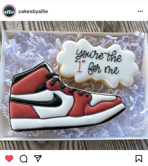 Nike First Birthday, Sneaker Party, Basketball Birthday Cake, Shoe Cookies, Basketball Birthday, Birthday Party Centerpieces, Birthday Party For Teens, Sweet Lady, Valentine Cookies