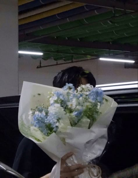 Flowers In The Car Aesthetic, Boy Giving Flowers To Girl Aesthetic, Flower Bouquet From Boyfriend, Boy With Flowers Aesthetic, Guy Giving Flowers, Guy Giving Girl Flowers, Boy Flower Bouquet, Guy Holding Flowers, Airport Flowers