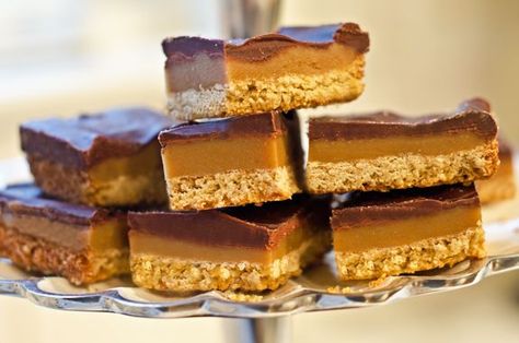 Chocolate Caramel Shortbread Squares (a.k.a. Millionaire's Shortbread) Raw Caramel Slice, Vanilla Slice Recipe, Chocolate Caramel Slice, Caramel Shortbread, Healthier Treats, Millionaire Shortbread, Caramel Slice, Cooking Chocolate, Buttery Biscuits