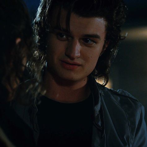 Steve Harrington Season 2 Icons, Steve Harrington Boyfriend Material, Season 2 Steve Harrington, Steve Harrington Beaten Up, Steve Harrington Smiling, Steve Harrington Season Two, Steve Harrington Christmas, Steve Harrington Season 1, Steve Harrington Dbd