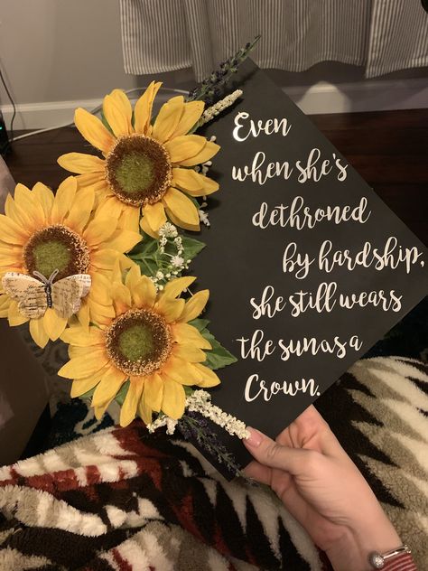 Grad Cap Sunflower, Graduation Cap Sunflower, Graduation Cap Sunflower Ideas, Sunflower Themed Graduation Party, Sunflower Graduation Party Ideas, Graduation Cap Designs Sunflower, Sunflower Graduation Cap, Sunflower Graduation Party, Yellow Graduation Cap