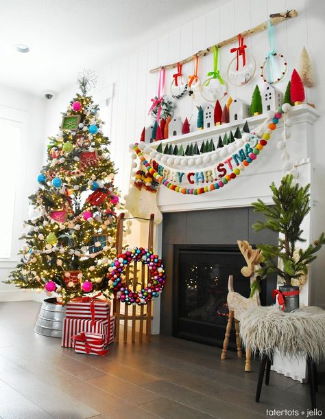 Boho Christmas Decor Colorful, Colored Christmas Tree Ideas, Bright Porch Ideas, Christmas Decor Ideas Bright Colors, Bright Christmas Decor Ideas, Bright Boho Christmas Decor, Boho Colorful Christmas Tree, Bead Garland Decor Ideas Christmas, Merry Bright Christmas Tree